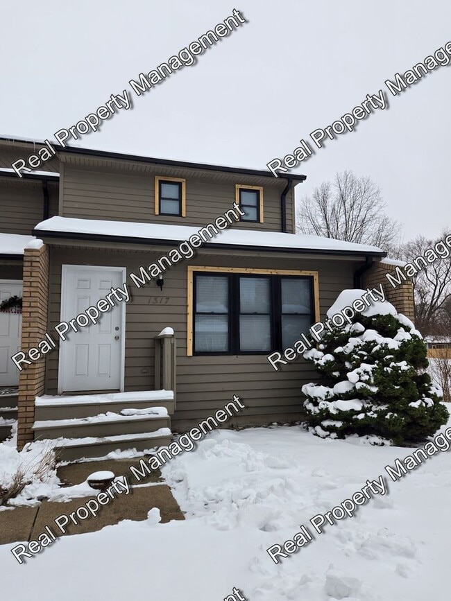 Primary Photo - Updated 2 Bedroom Townhome