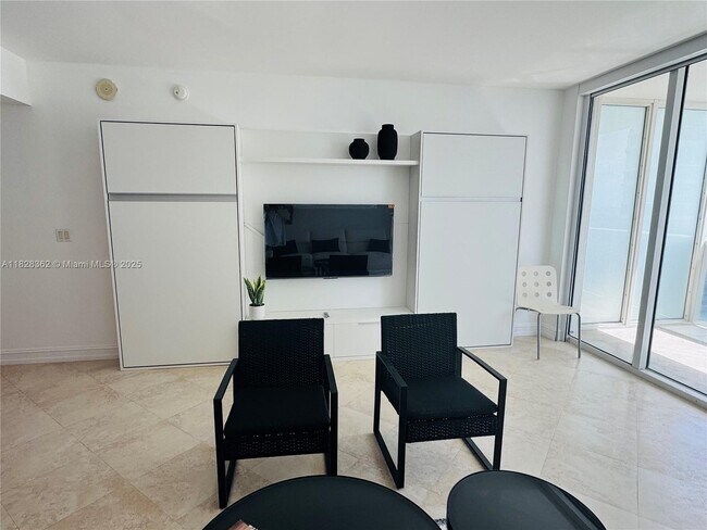 Building Photo - 1830 S Ocean Dr