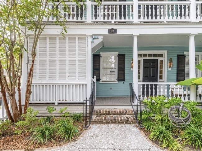 Building Photo - 138 Coming St