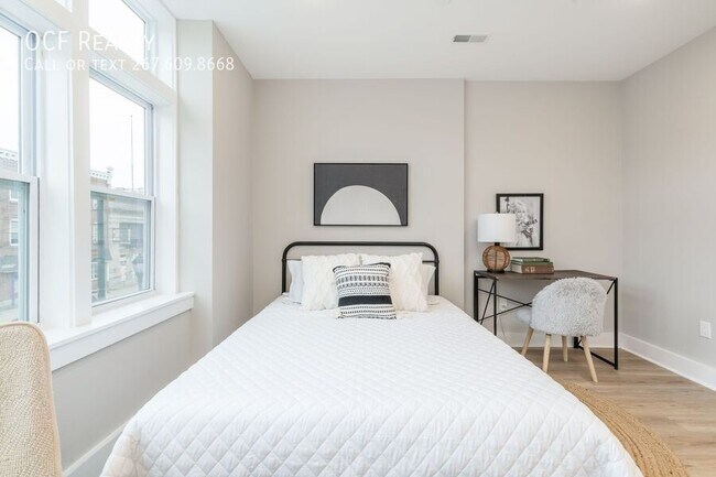 Building Photo - 2825 W Girard Ave