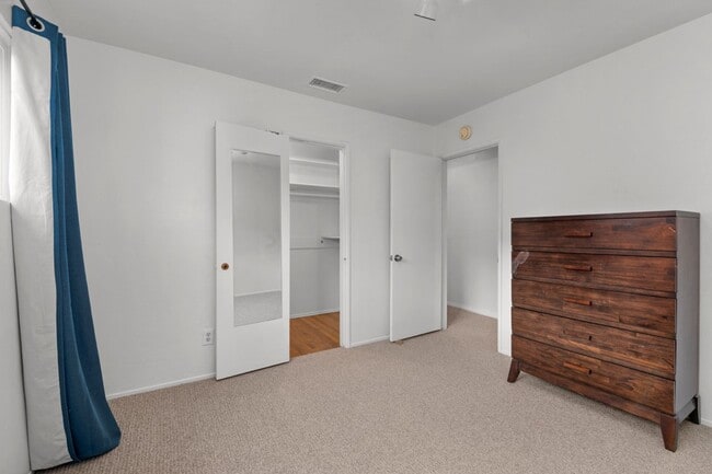 Building Photo - 6233 Hobart St