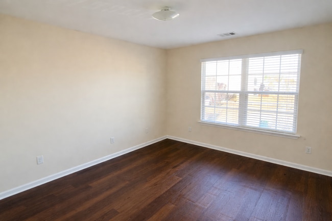 Building Photo - 14 Miller Park Cir