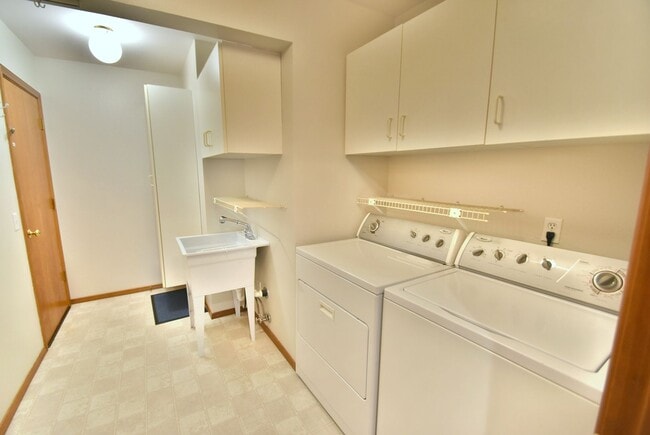 Building Photo - 3bd/2ba Mukilteo Home