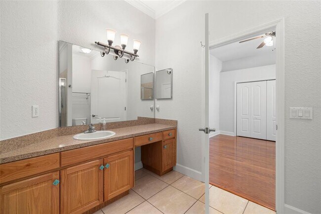 Building Photo - 3916 Valrico Grove Dr