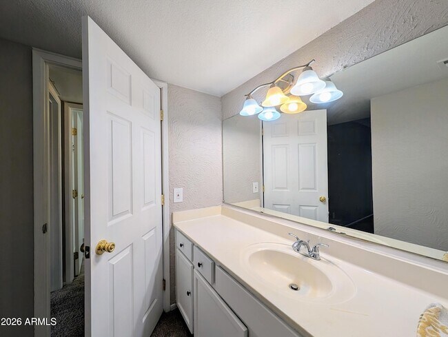 Building Photo - 4211 E Palm Ln