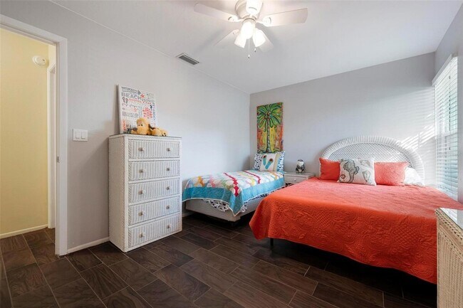 Building Photo - 6552 Waterford Cir