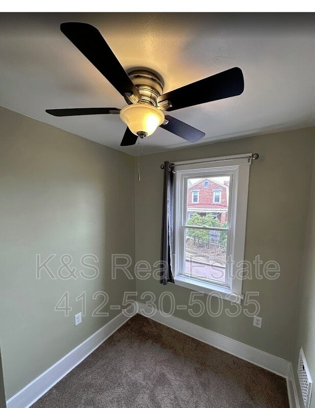 Building Photo - 418 Carl St