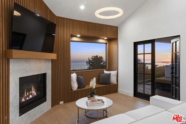 Building Photo - 3909 Villa Costera