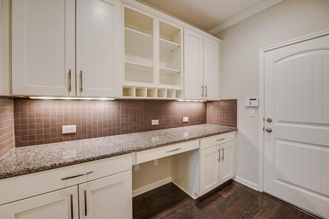 Building Photo - 13400 Briarwick Dr