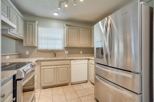 Building Photo - 215 Linda St