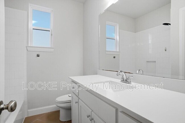 Building Photo - 2809 W Bewick St