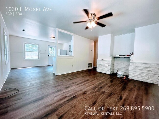 Building Photo - 1030 E Mosel Ave