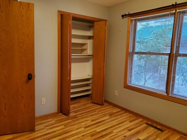 Building Photo - Elliot Park Minneapolis, Stand Alone House, Updated and Eco-friendly