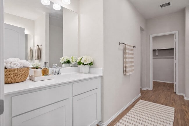 Building Photo - 16817 Pink Wintergreen Dr