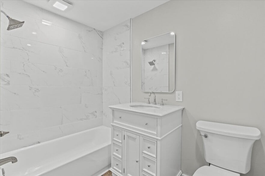 Building Photo - 8 Teatown Ct