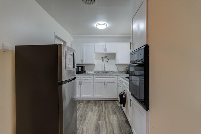 Building Photo - 5323 33rd St