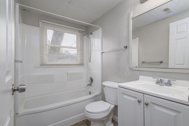 Building Photo - 22778 Almond Ave