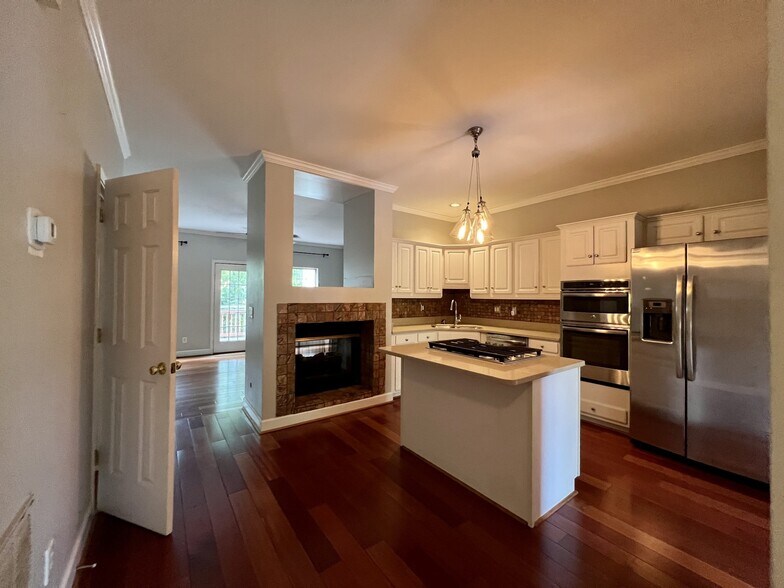 Building Photo - 116 Carriage Ct