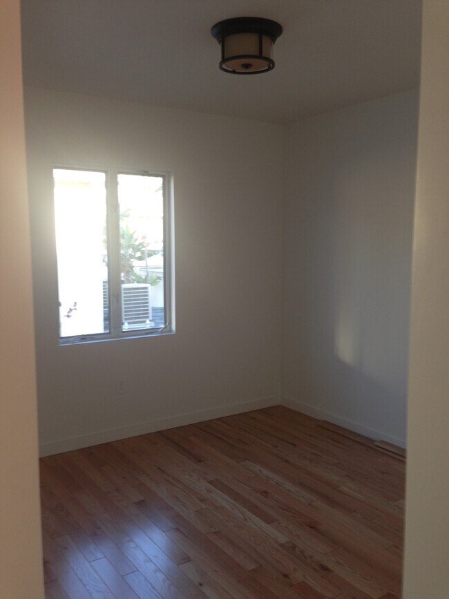 Building Photo - 128 S Hayworth Ave