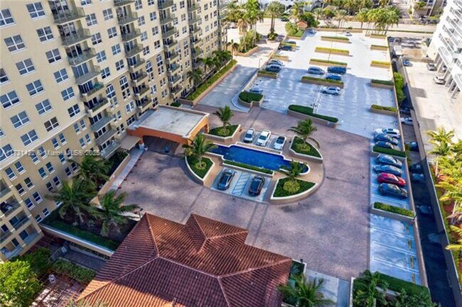 Building Photo - 2080 S Ocean Dr