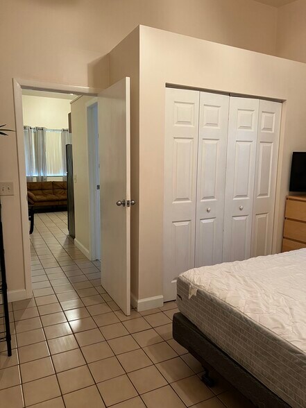 Building Photo - 1909 Harding St