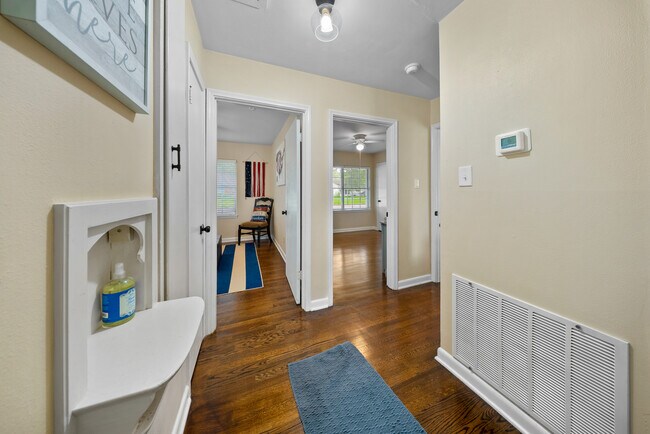 Building Photo - 4802 Kinglet St