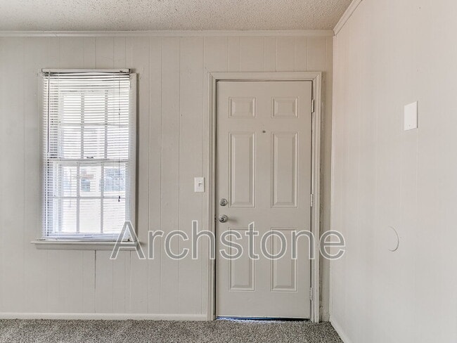 Building Photo - 527 E Boeing Dr