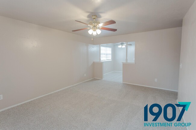 Building Photo - 1127 Berwyck Dr