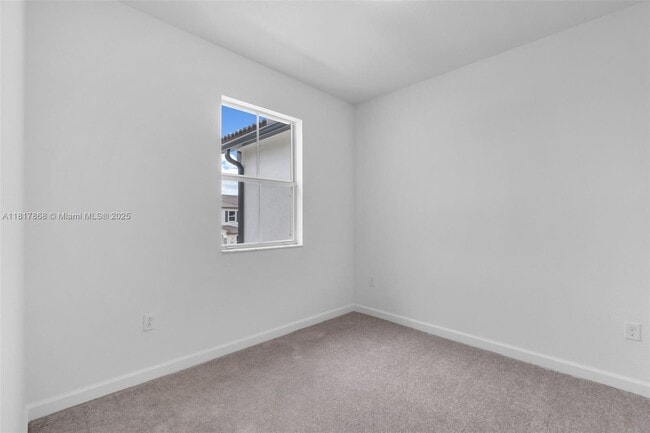 Building Photo - 2807 SE 26th Ave