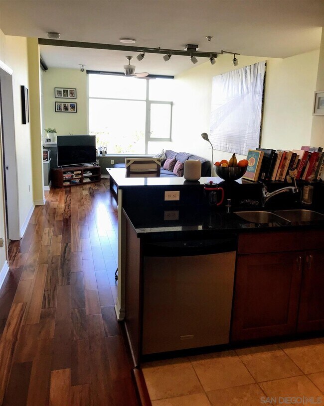 Building Photo - 475 Redwood St