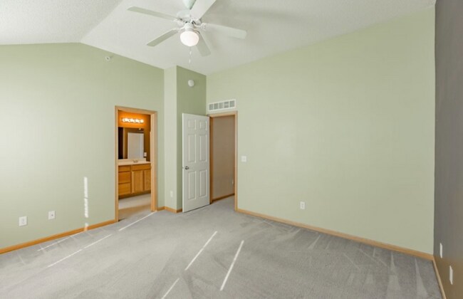 Building Photo - 1244 Chateau Ave