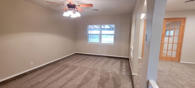 Building Photo - LARGE HOME IN NORTHEAST CLOVIS