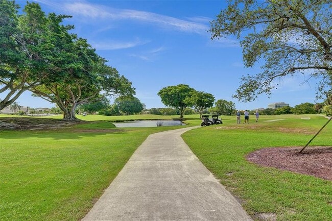Building Photo - 700 E Coco Plum Cir