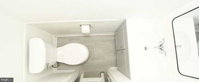 Building Photo - 8635 Union Pl