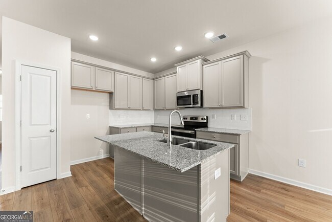 Building Photo - 76 Regent Pk