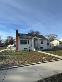 Building Photo - Renovated 3bed/2bath home w/gas fireplace, garage, near downtown Caldwell.