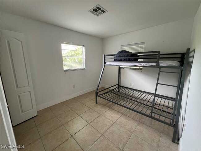 Building Photo - 858 Rose Way
