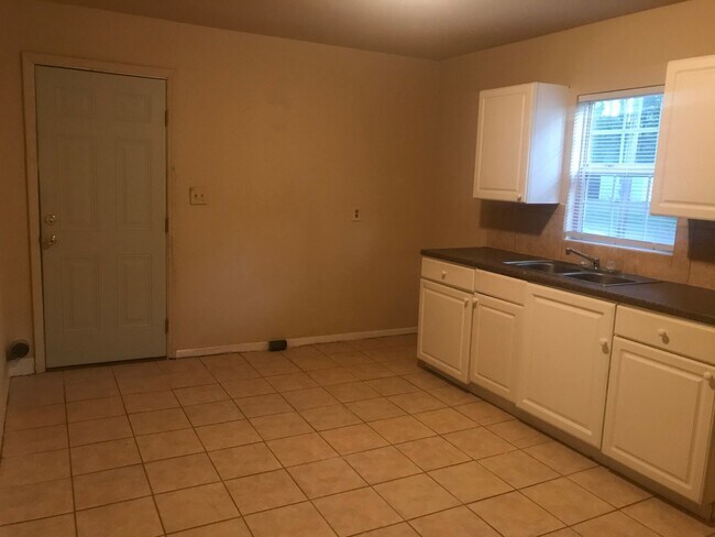 Building Photo - 2 Bedroom House in Gastonia!!