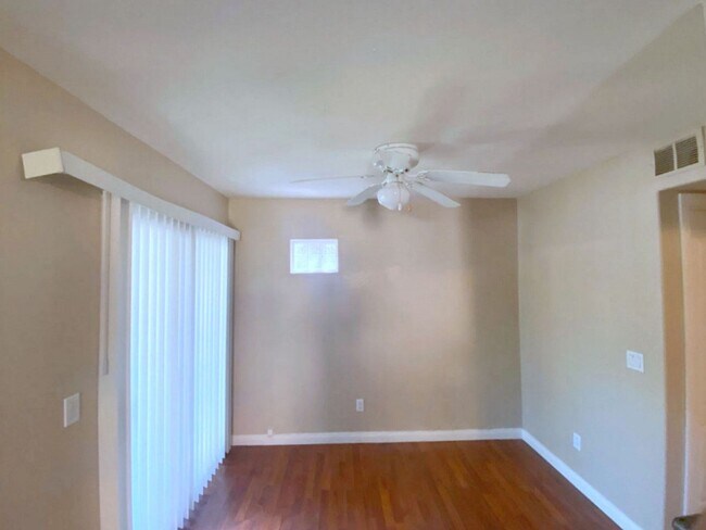 Building Photo - Spacious 1st Floor Condo at The Lakes