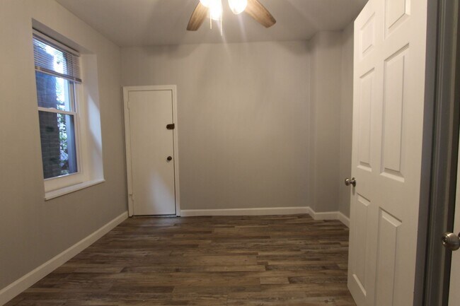 Building Photo - 5028 Wayne Ave