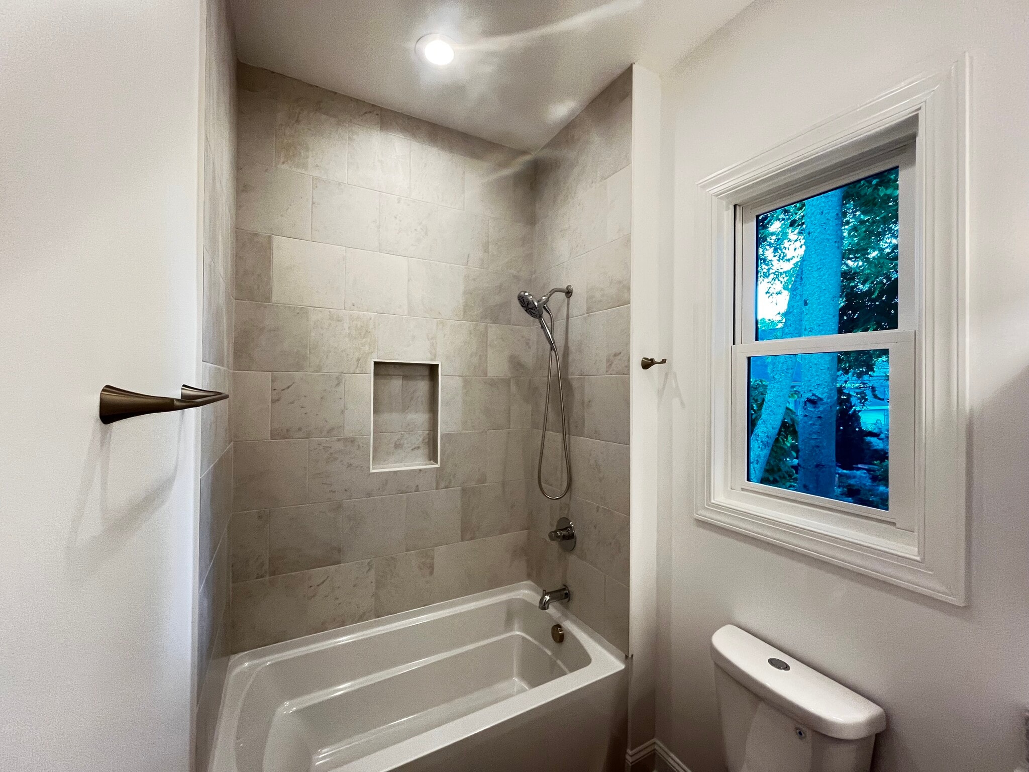 Bath #1 - 2101 Grantland Ave