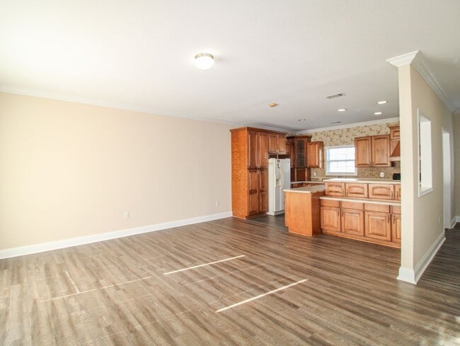 Building Photo - 124 Meadows Ln