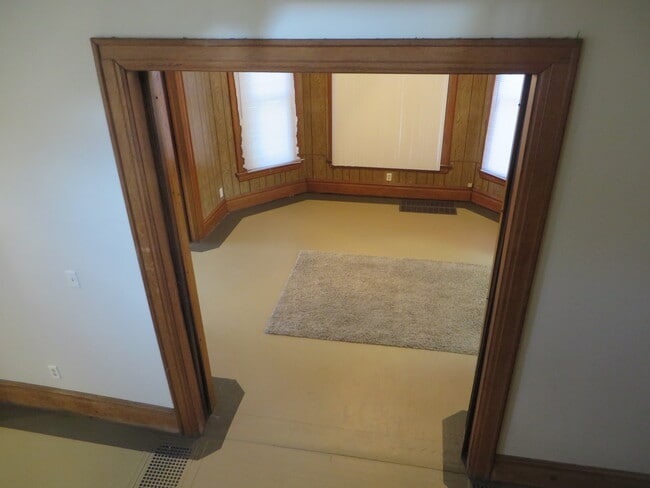 Building Photo - 5 Bedroom Home in the very core of Downtown (West Central, Downtown)