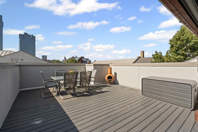 Building Photo - 720 E 1st St