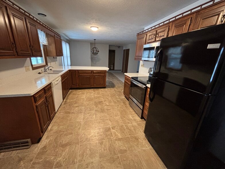 Building Photo - 1949 Richwood Dr