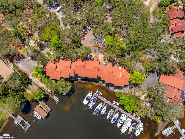 Building Photo - 300 Yacht Club Dr