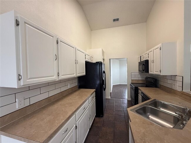 Building Photo - 159 Stillwater Dr