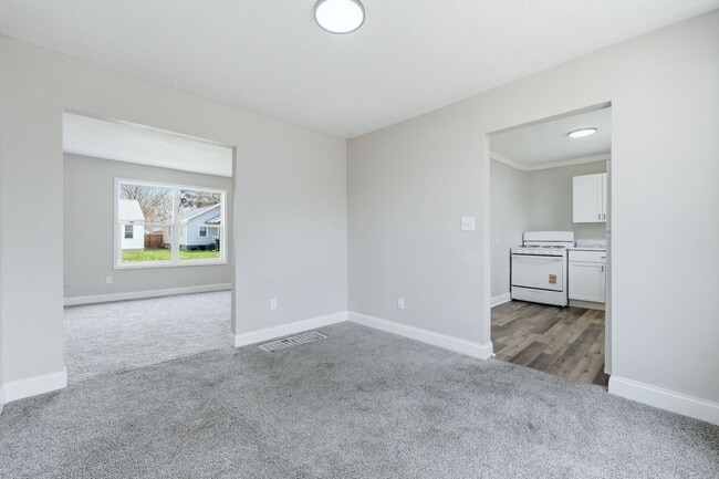 Building Photo - 3-Bedroom w/ New Kitchen Appliances