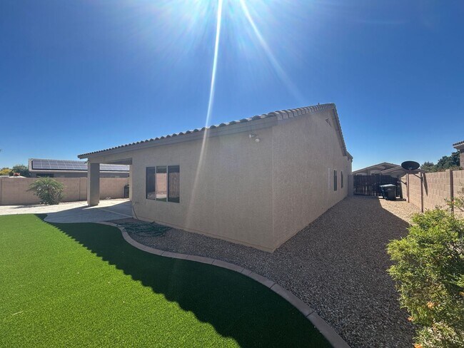 Building Photo - 16024 W Gelding Dr