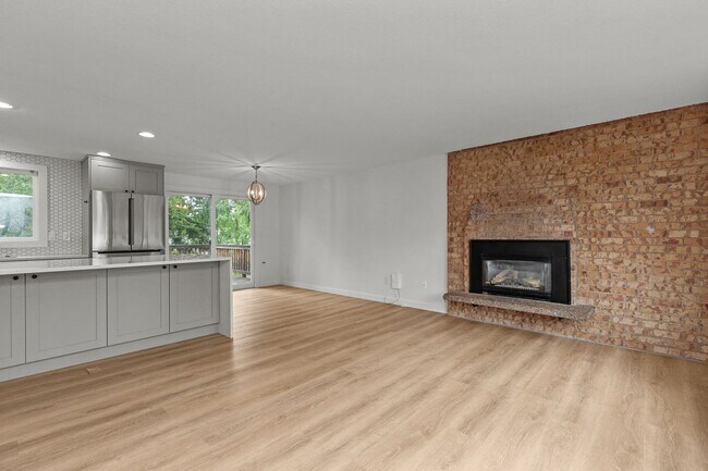 Building Photo - 4Bd Bothell Home!